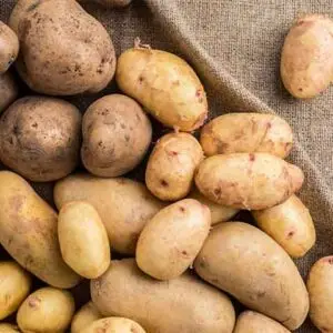 Hakkımızda_0003_high-angle-raw-potatoes